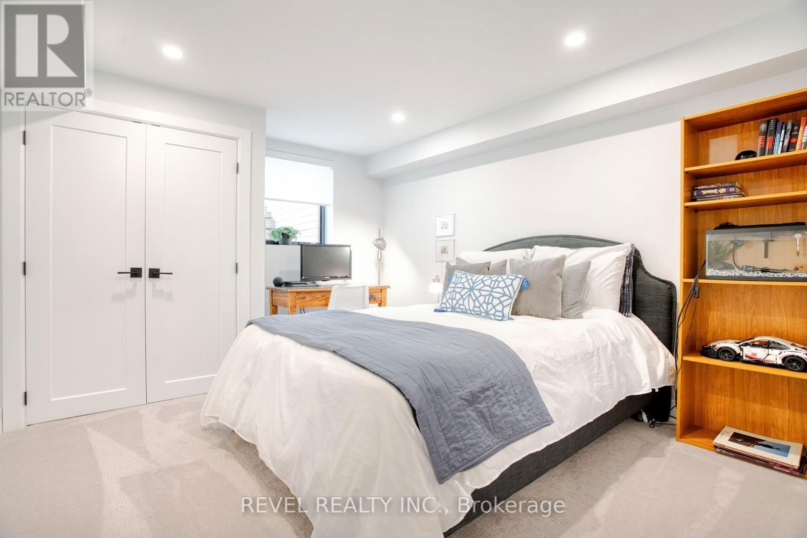 793 GREEN LANE Image 34