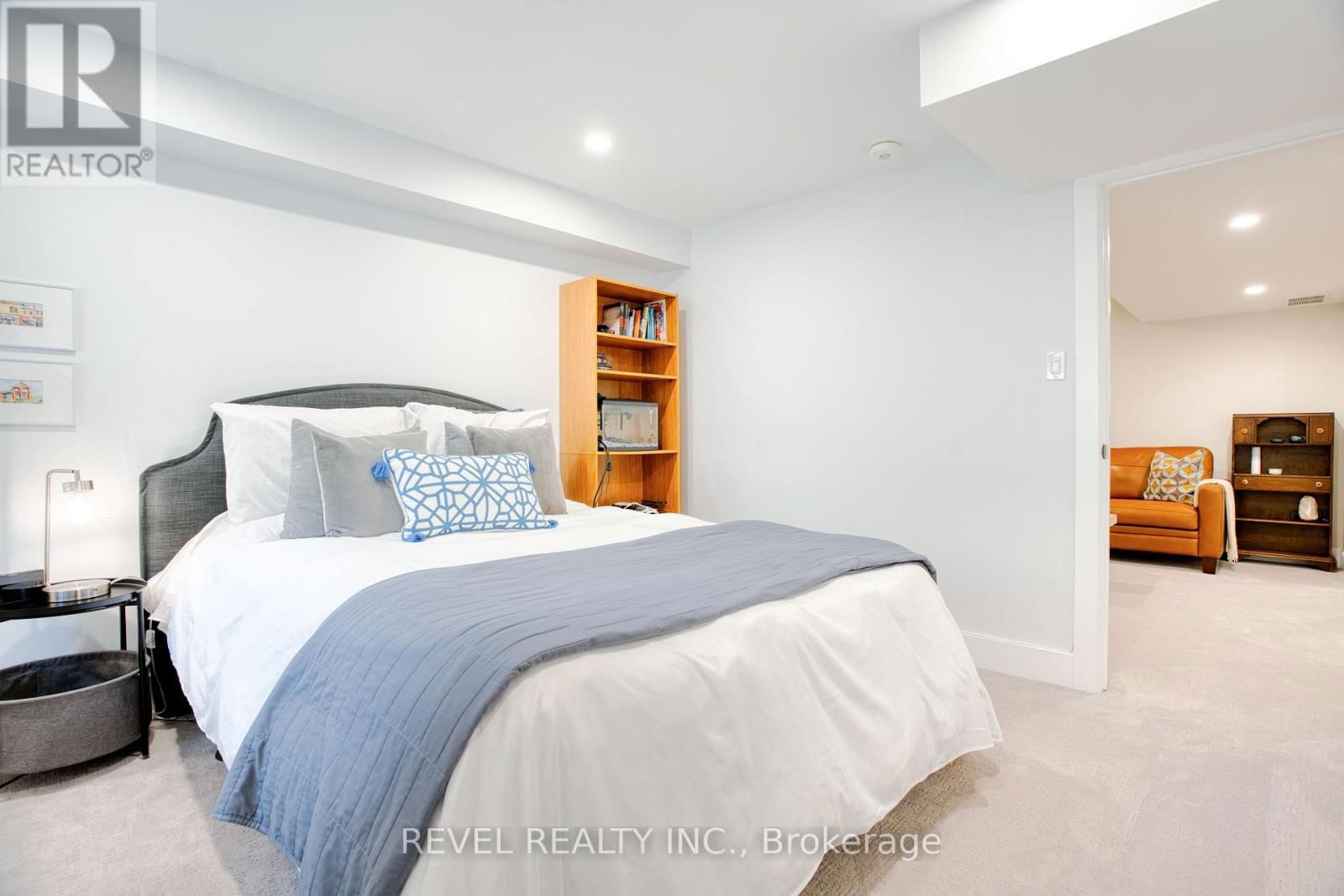 793 GREEN LANE Image 35