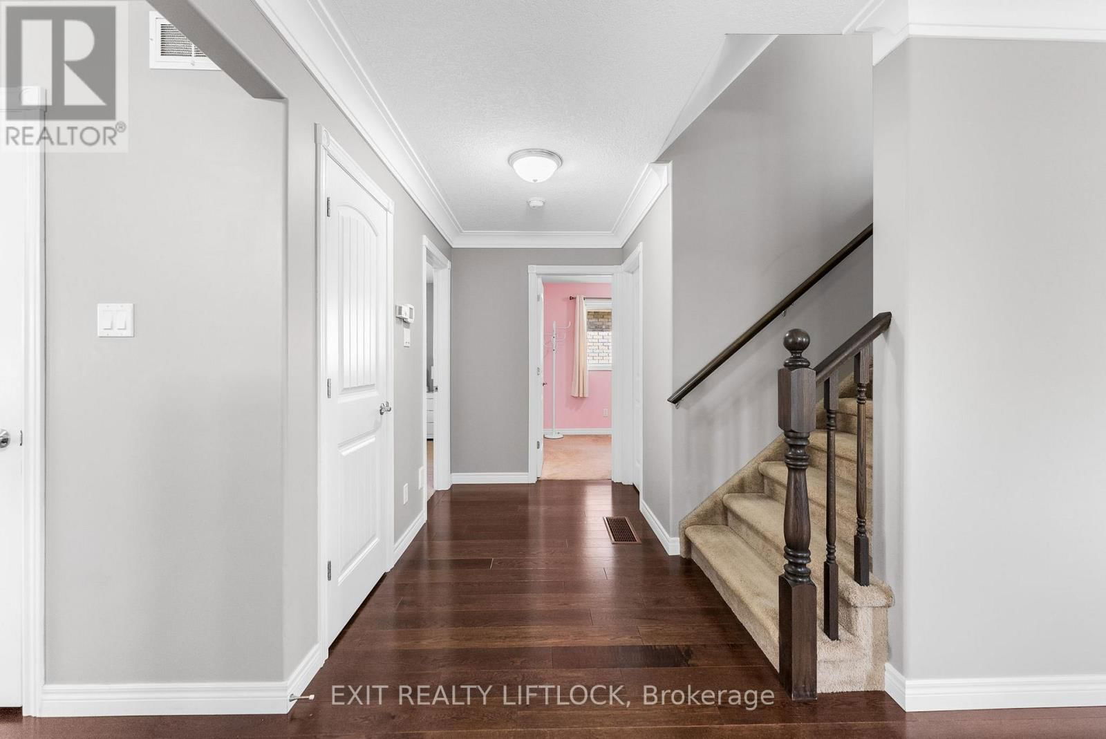 182 CHANDLER CRESCENT Image 11