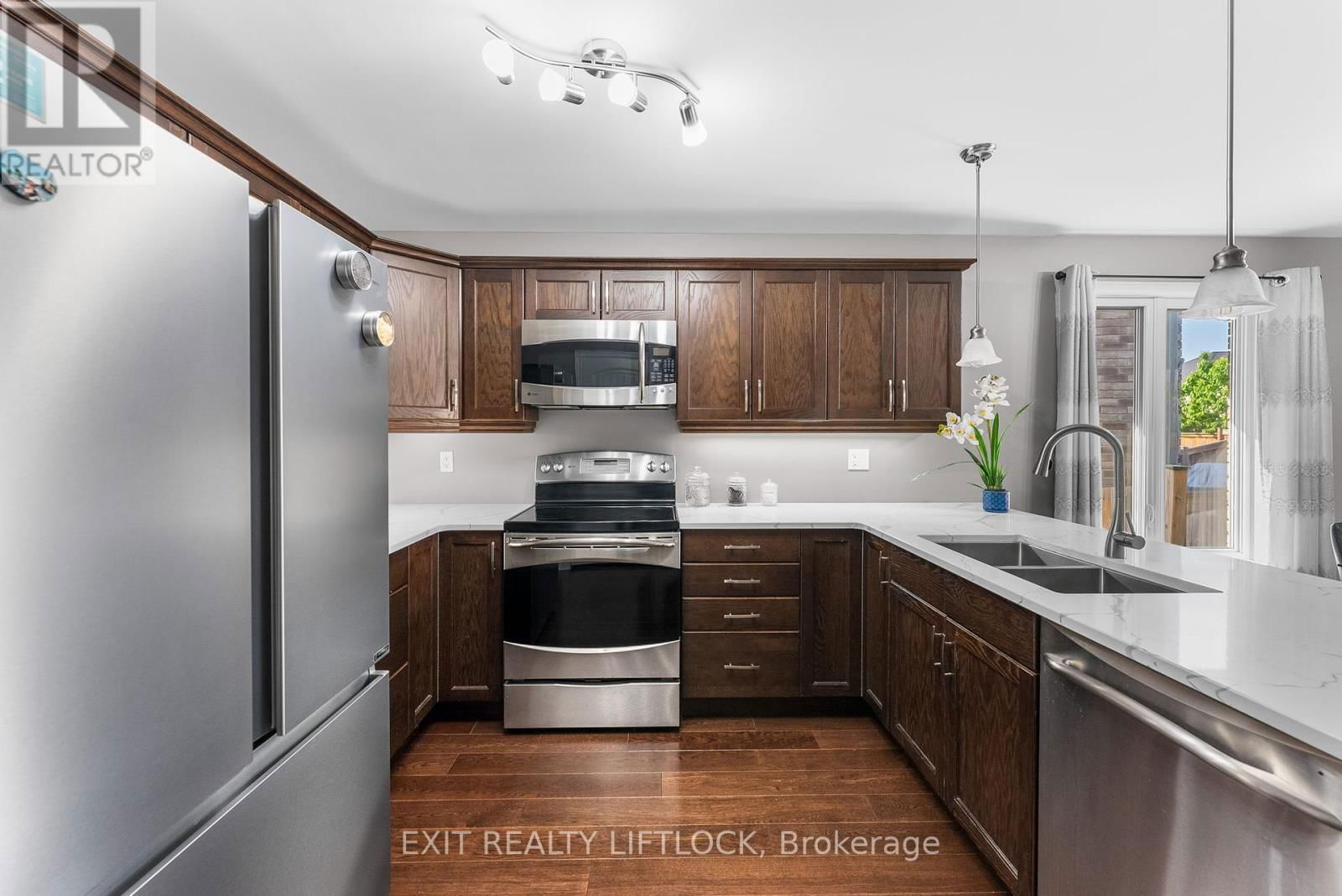 182 CHANDLER CRESCENT Image 14