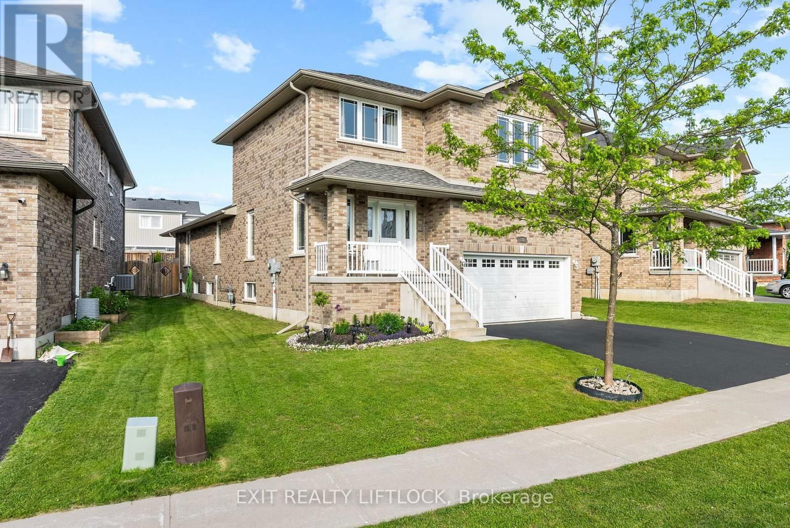 182 CHANDLER CRESCENT Image 2