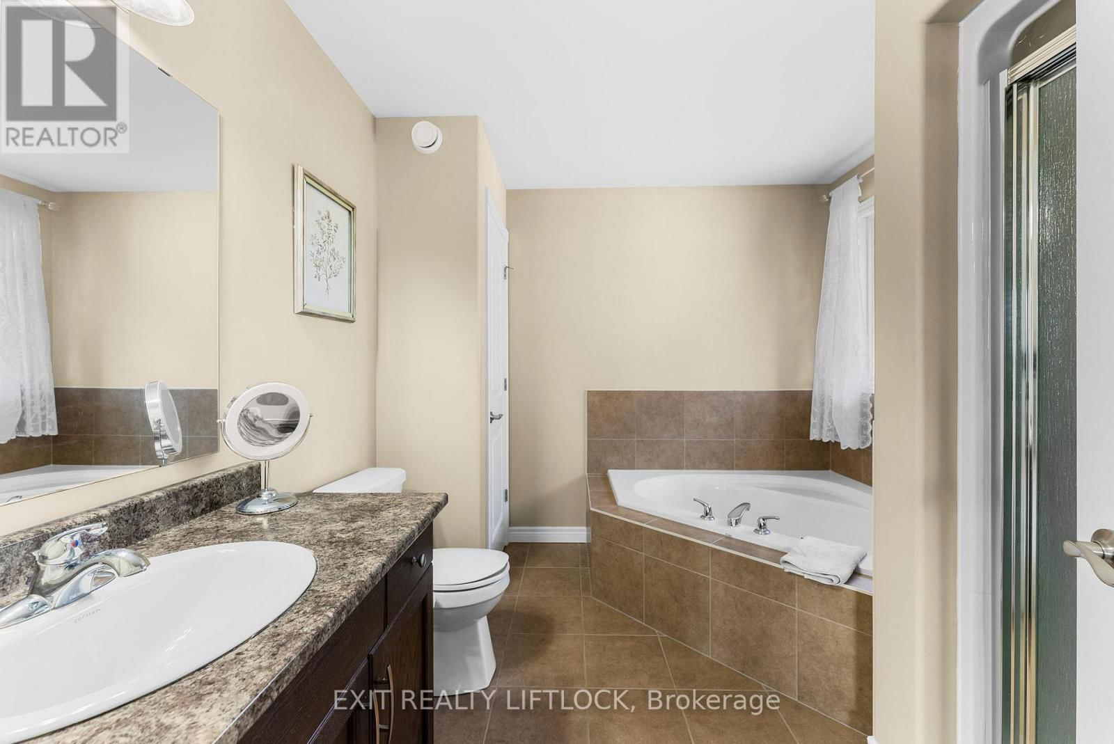 182 CHANDLER CRESCENT Image 31