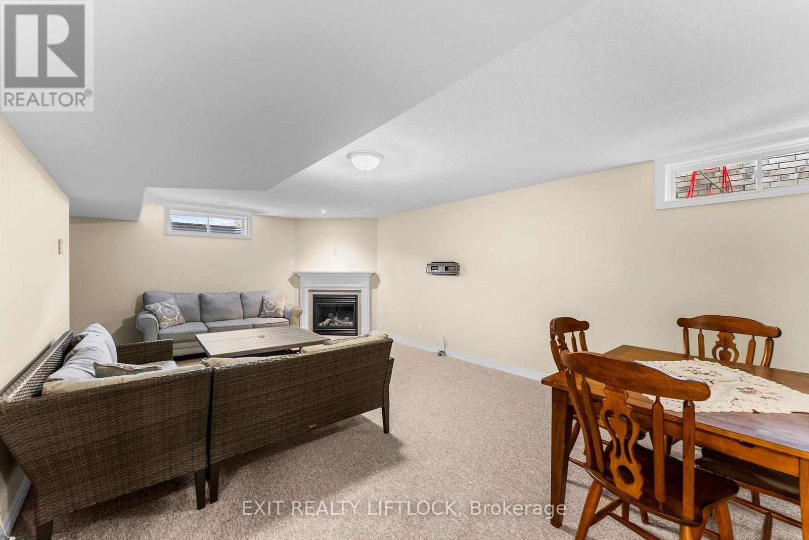 182 CHANDLER CRESCENT Image 33