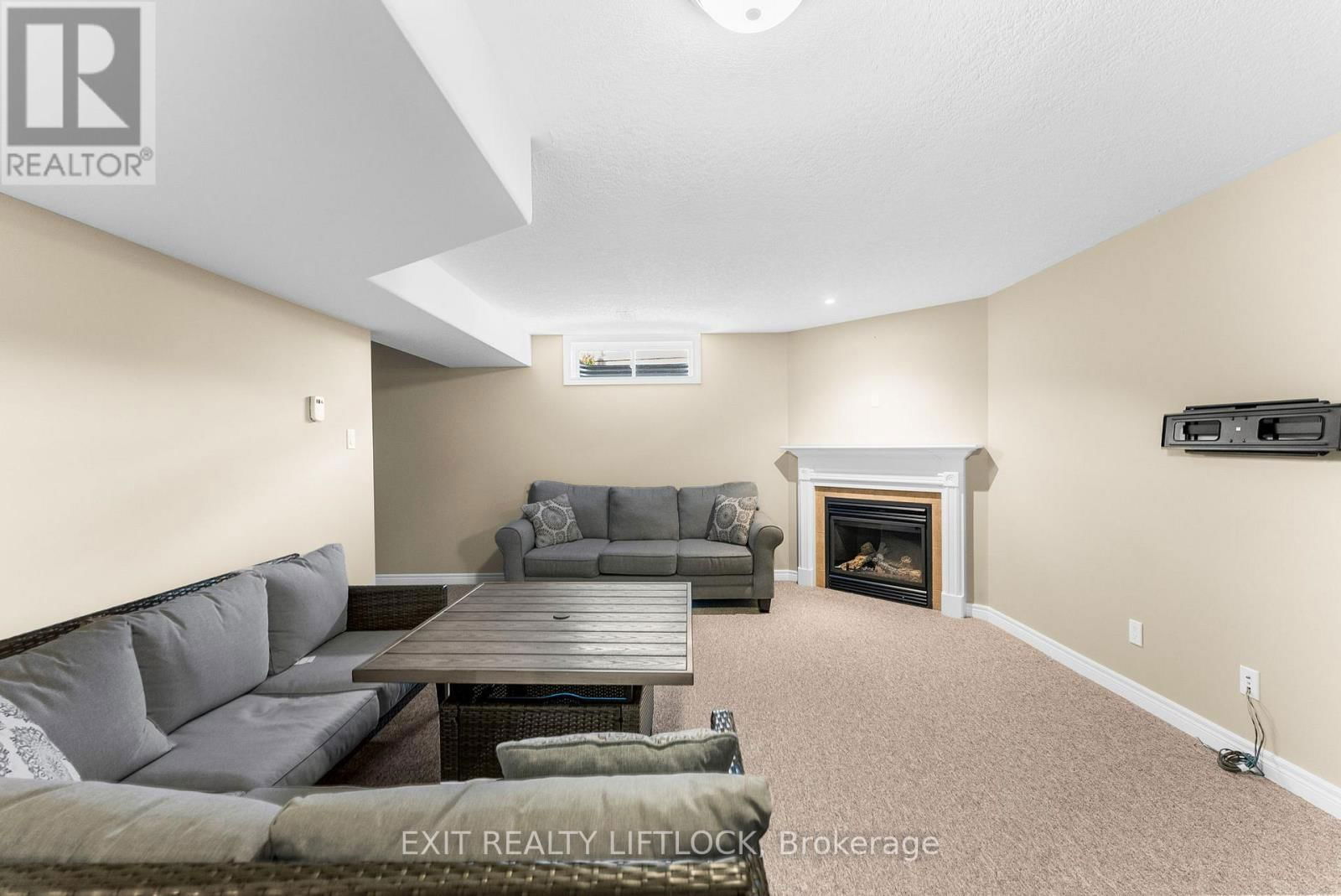 182 CHANDLER CRESCENT Image 34