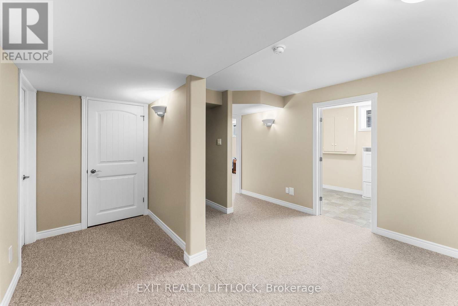 182 CHANDLER CRESCENT Image 36
