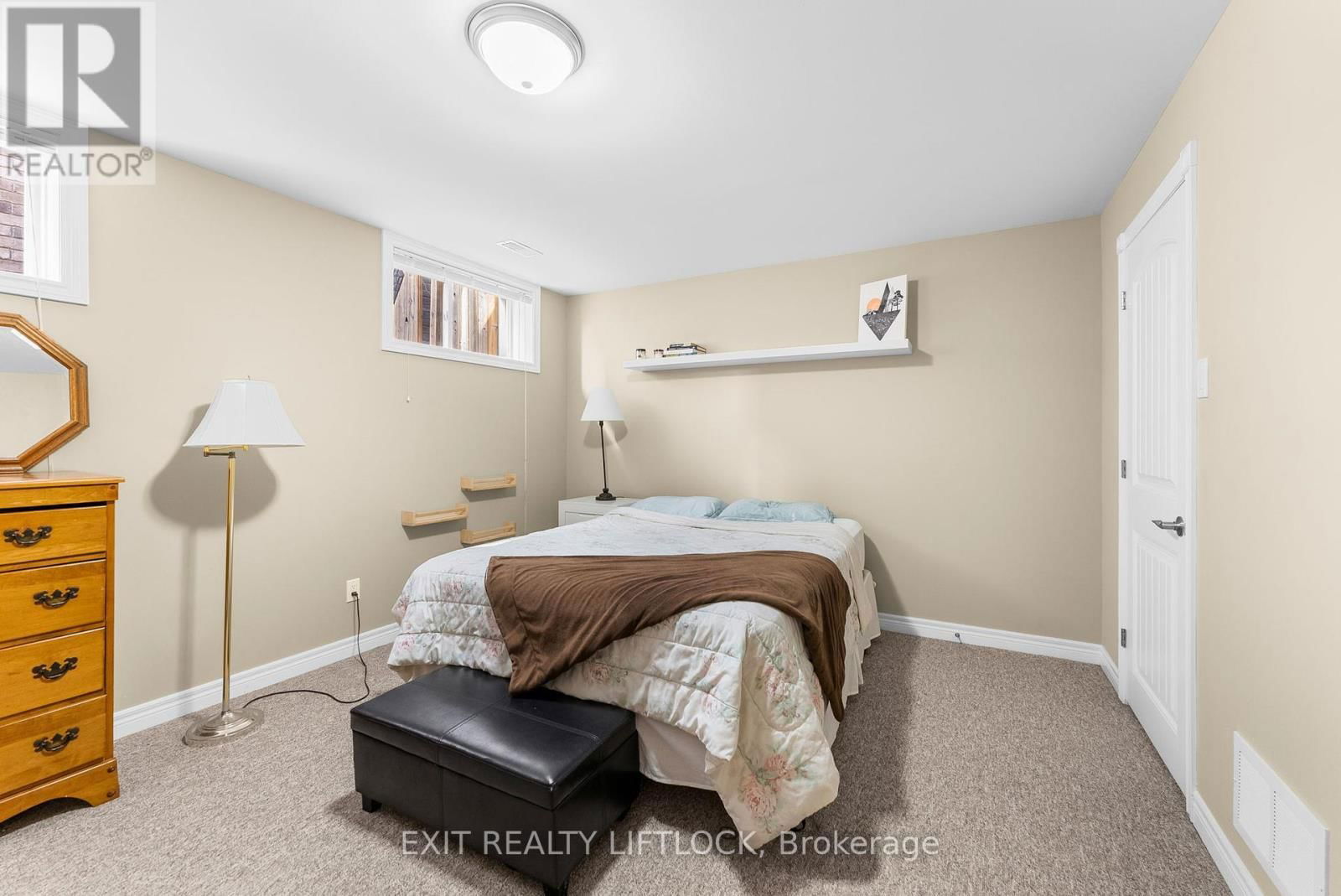 182 CHANDLER CRESCENT Image 37