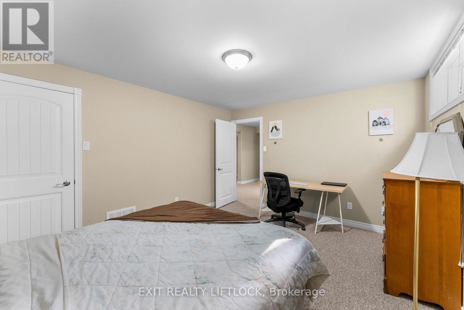 182 CHANDLER CRESCENT Image 38