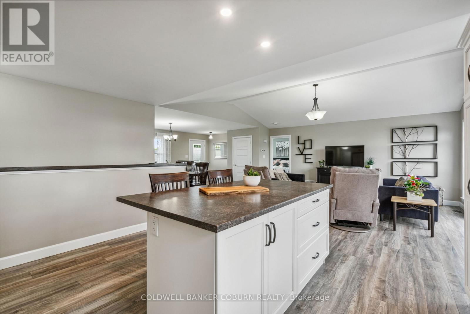 3 RACHELLE CRESCENT Image 15