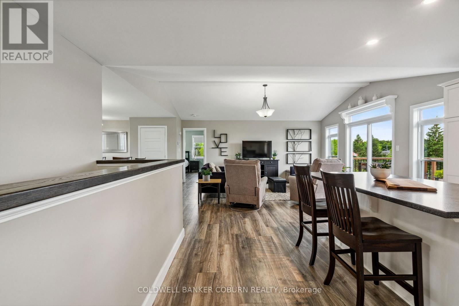 3 RACHELLE CRESCENT Image 16