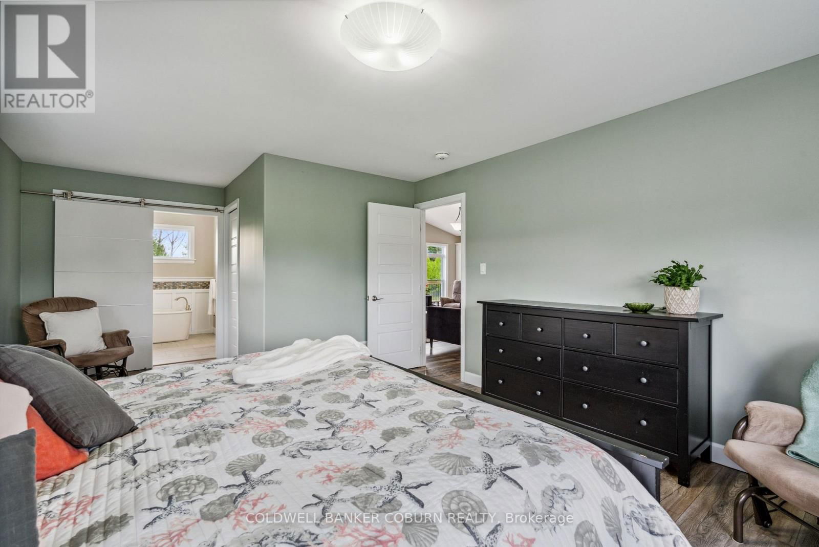 3 RACHELLE CRESCENT Image 19