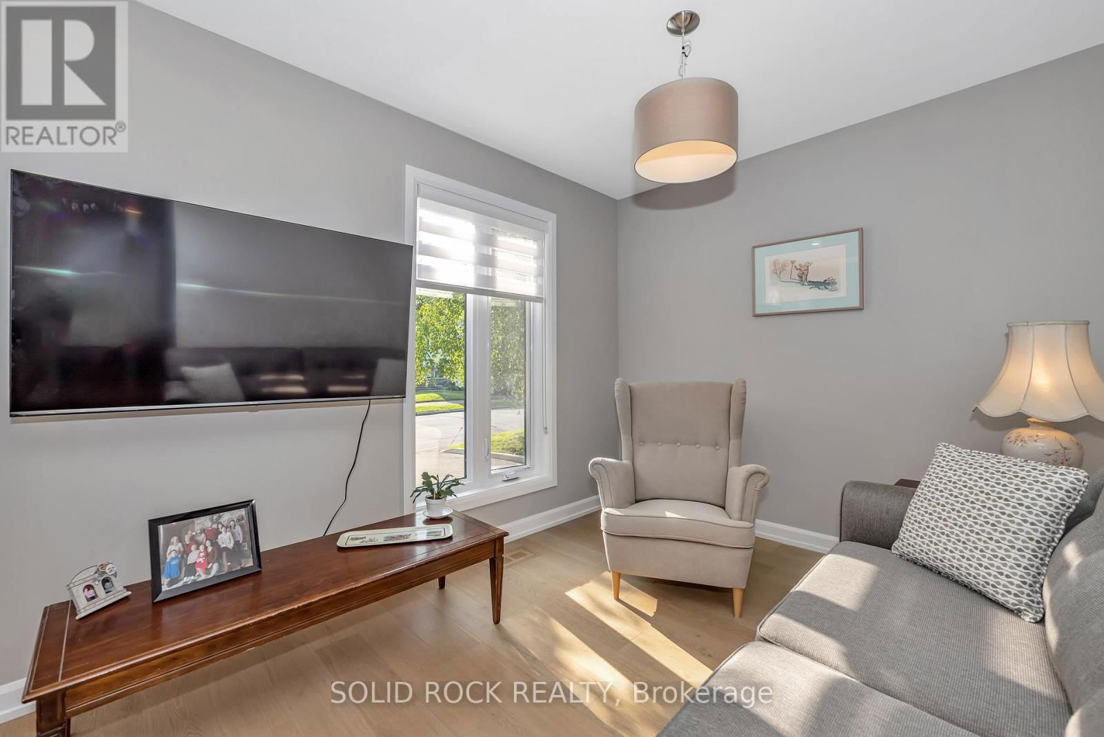 1229 ERINDALE DRIVE Image 10
