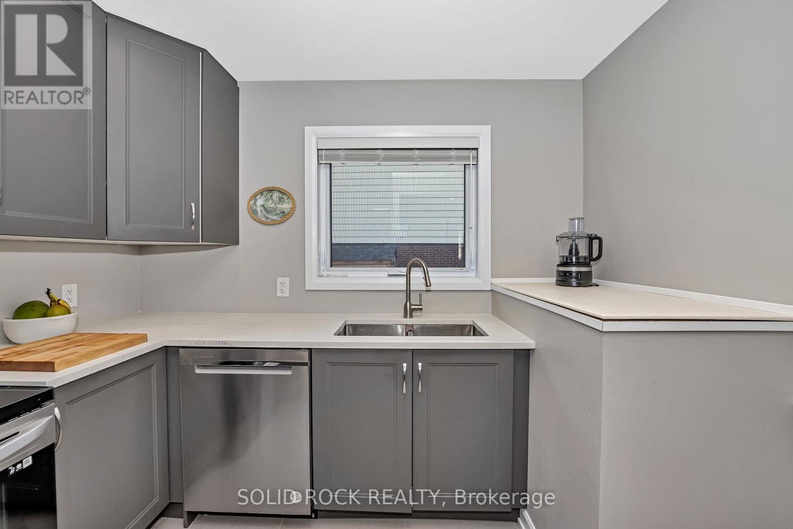 1229 ERINDALE DRIVE Image 11