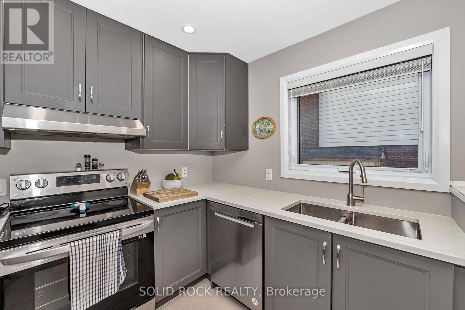1229 ERINDALE DRIVE Image 12