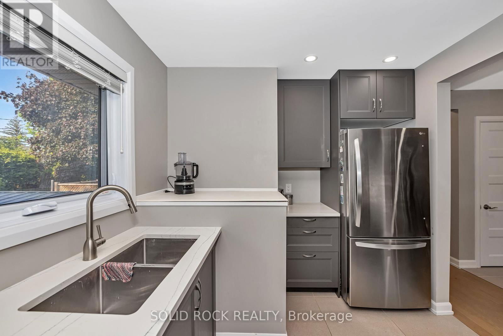 1229 ERINDALE DRIVE Image 13