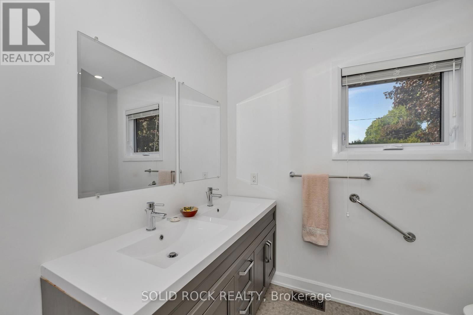 1229 ERINDALE DRIVE Image 19