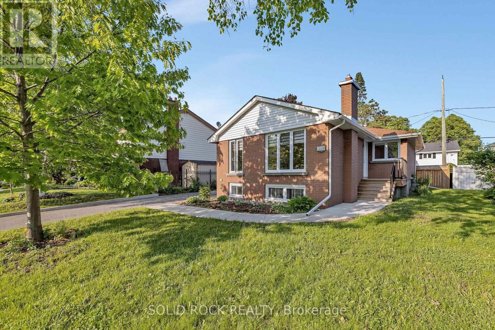 1229 ERINDALE DRIVE Image 2