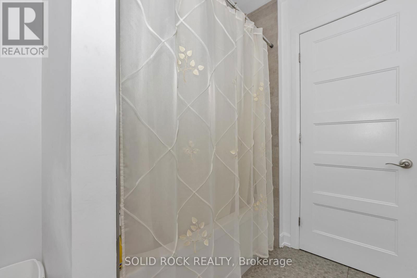 1229 ERINDALE DRIVE Image 20