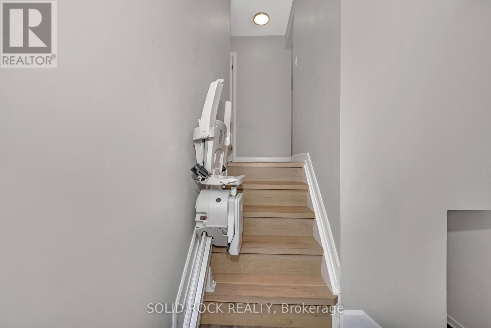 1229 ERINDALE DRIVE Image 21
