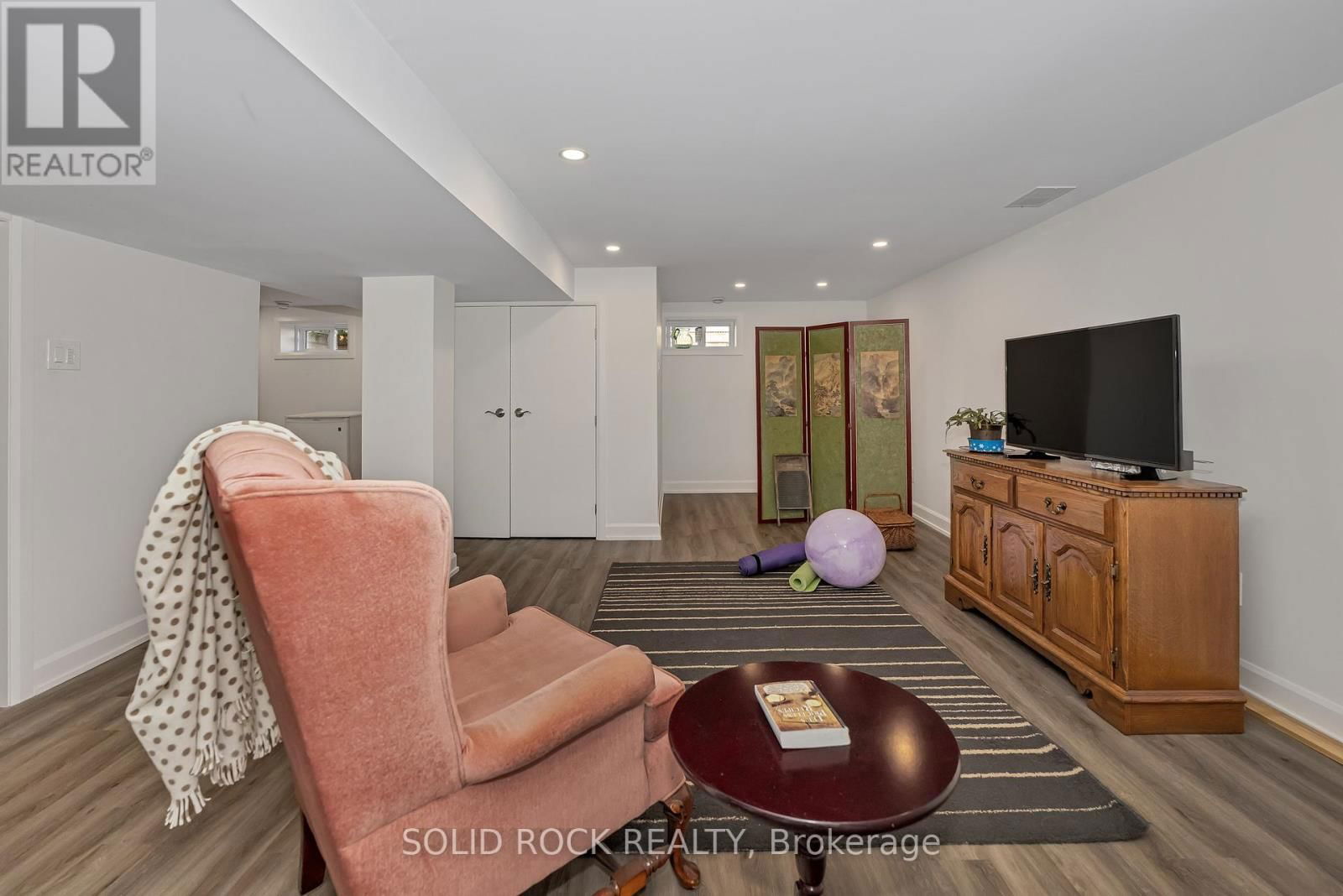 1229 ERINDALE DRIVE Image 23