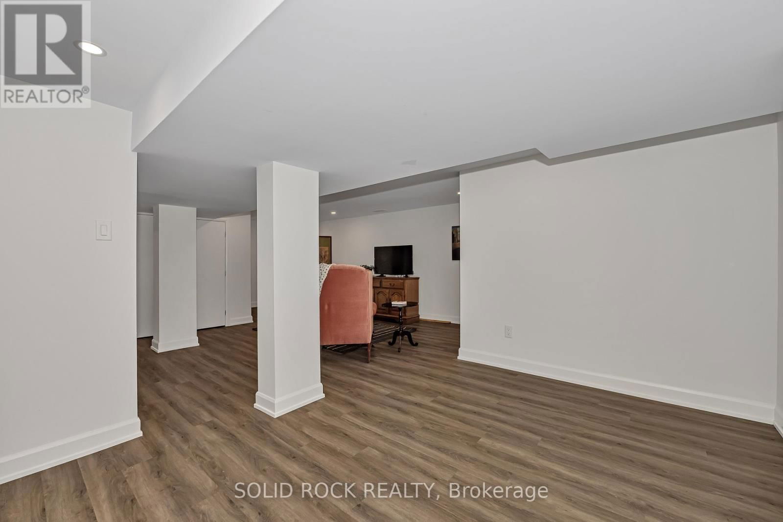1229 ERINDALE DRIVE Image 24