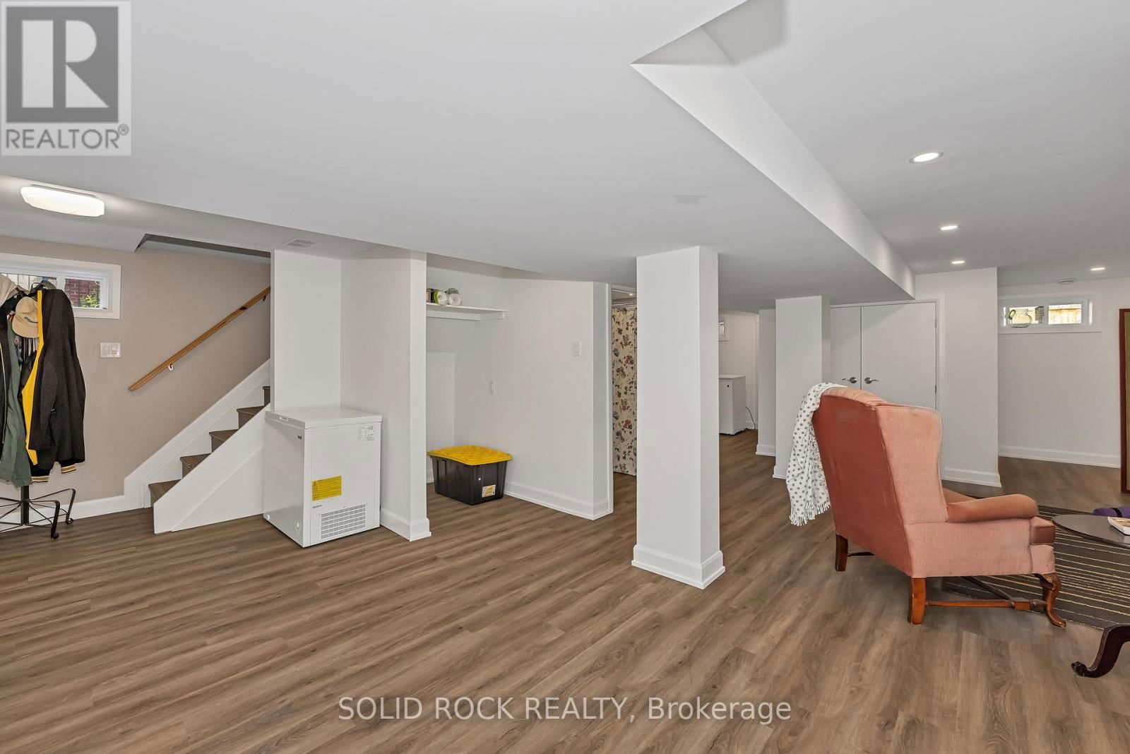 1229 ERINDALE DRIVE Image 26