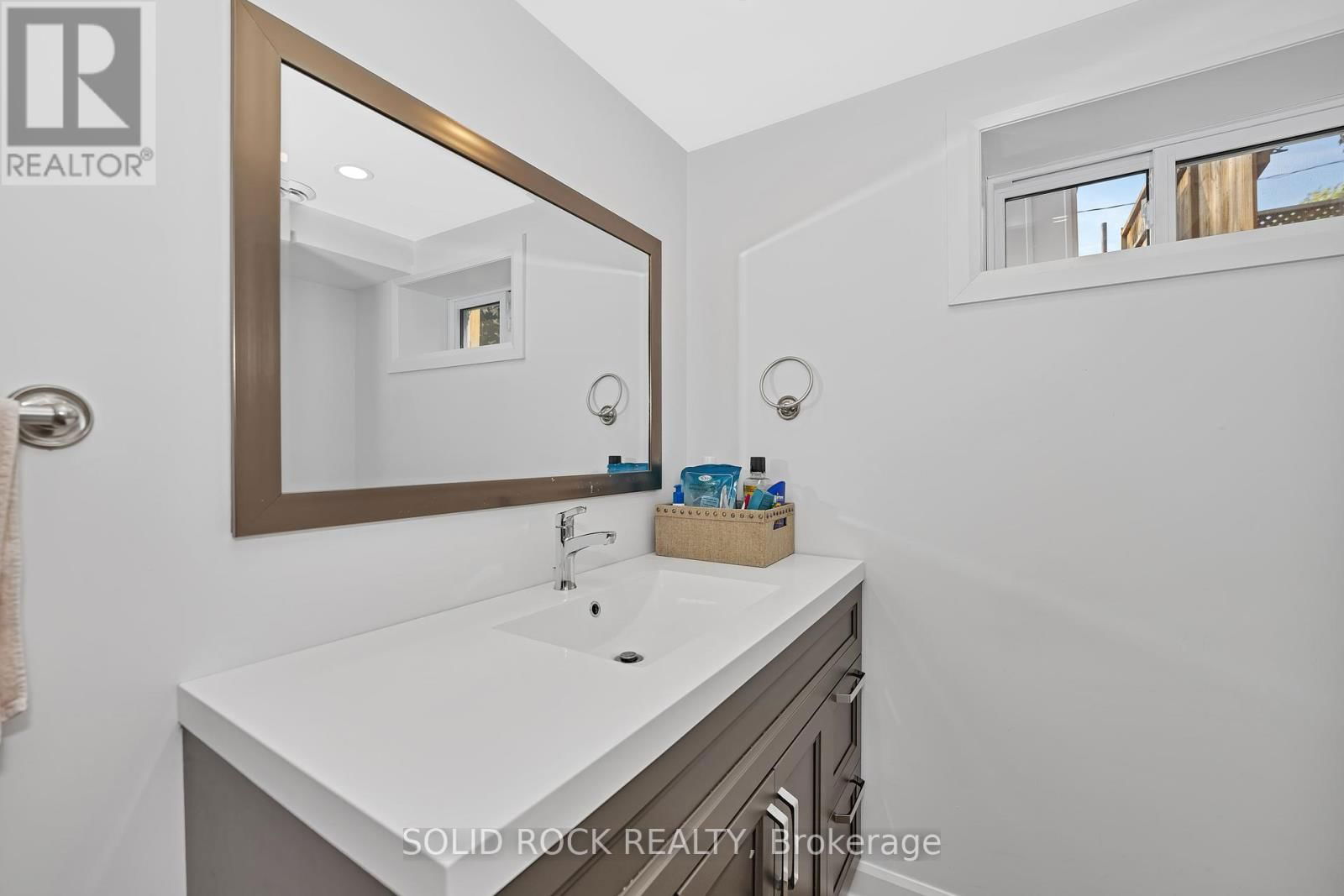 1229 ERINDALE DRIVE Image 28