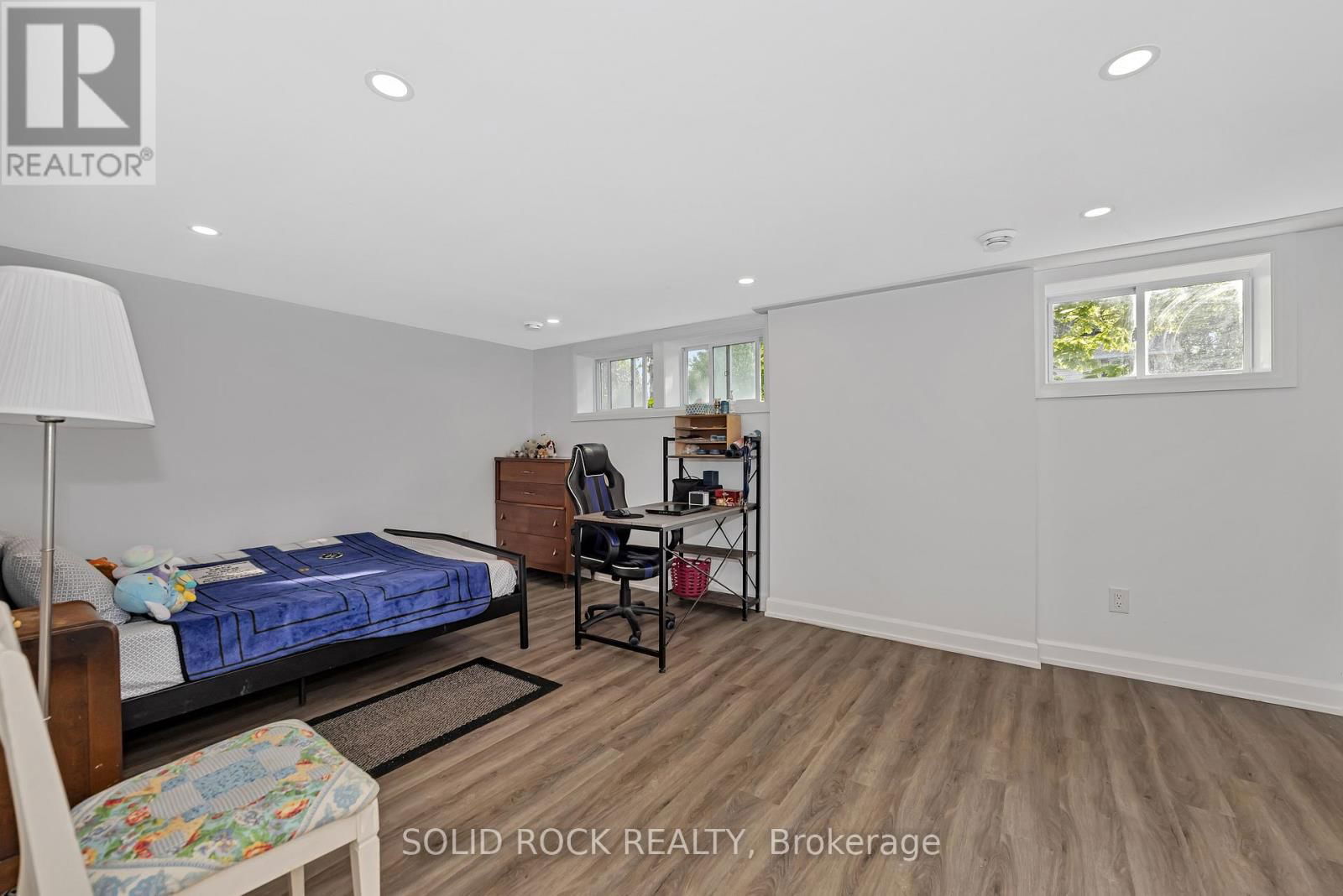 1229 ERINDALE DRIVE Image 30