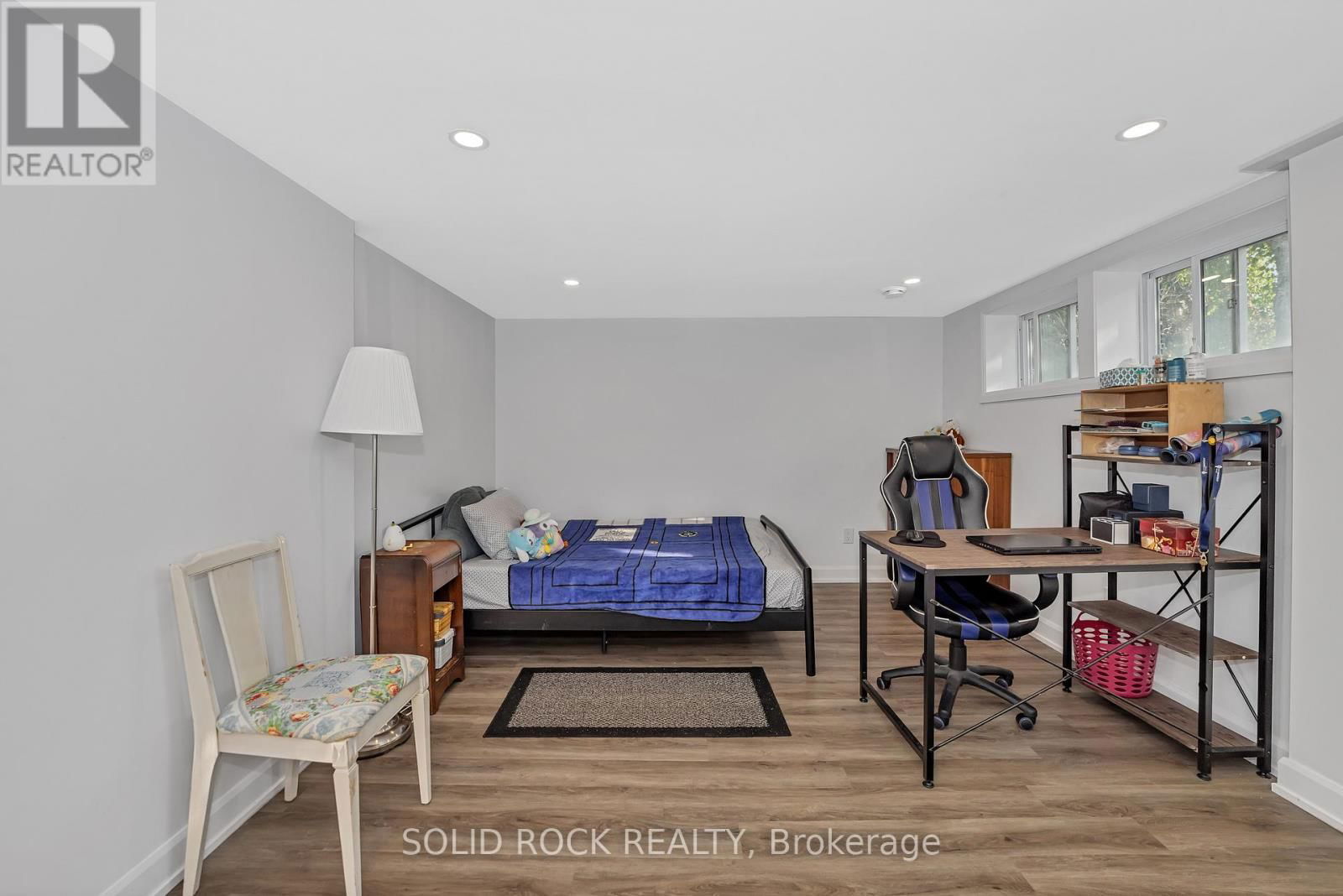 1229 ERINDALE DRIVE Image 31