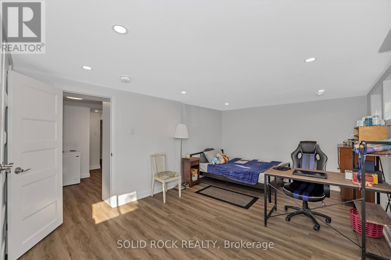 1229 ERINDALE DRIVE Image 32
