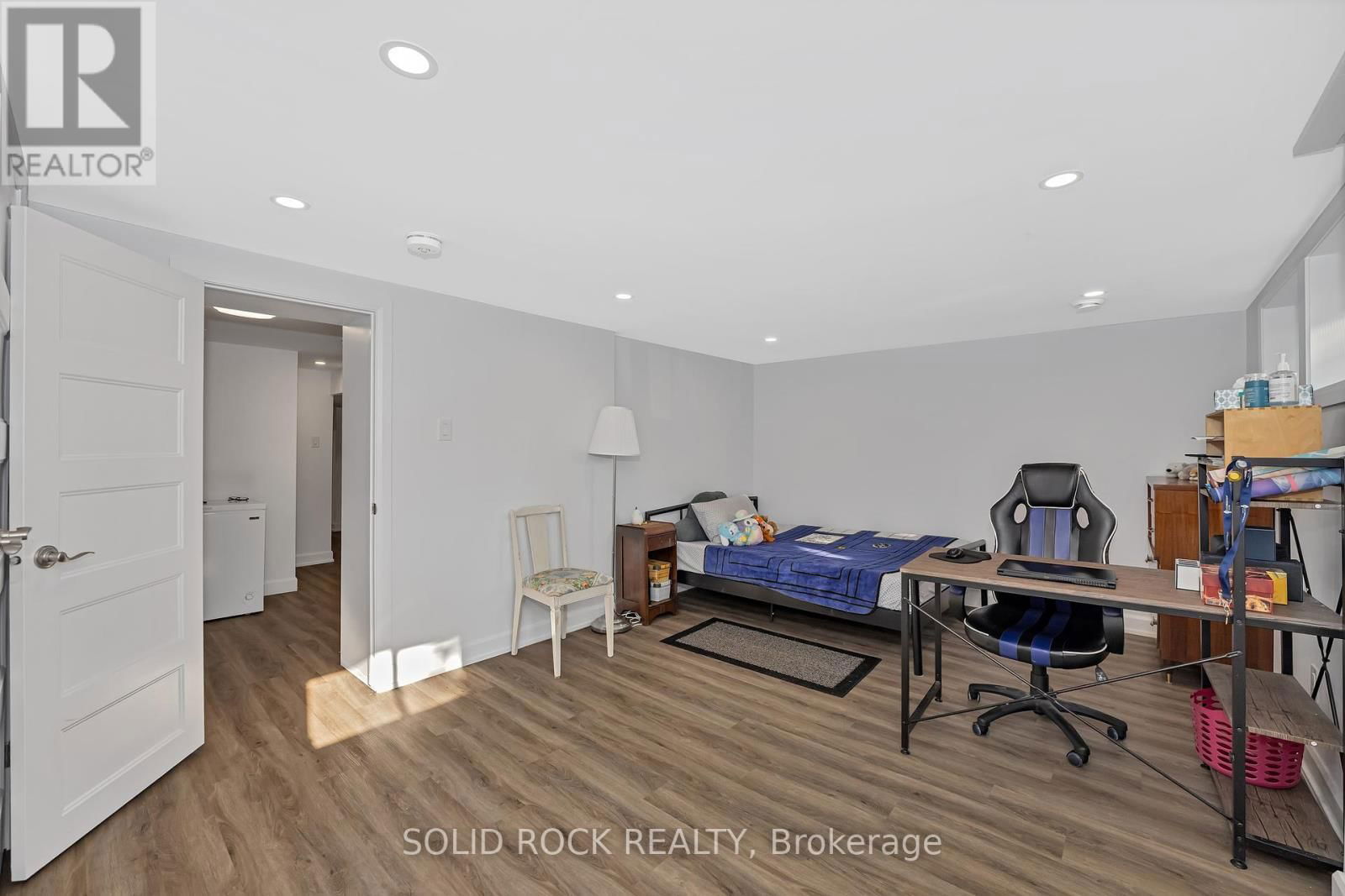 1229 ERINDALE DRIVE Image 33