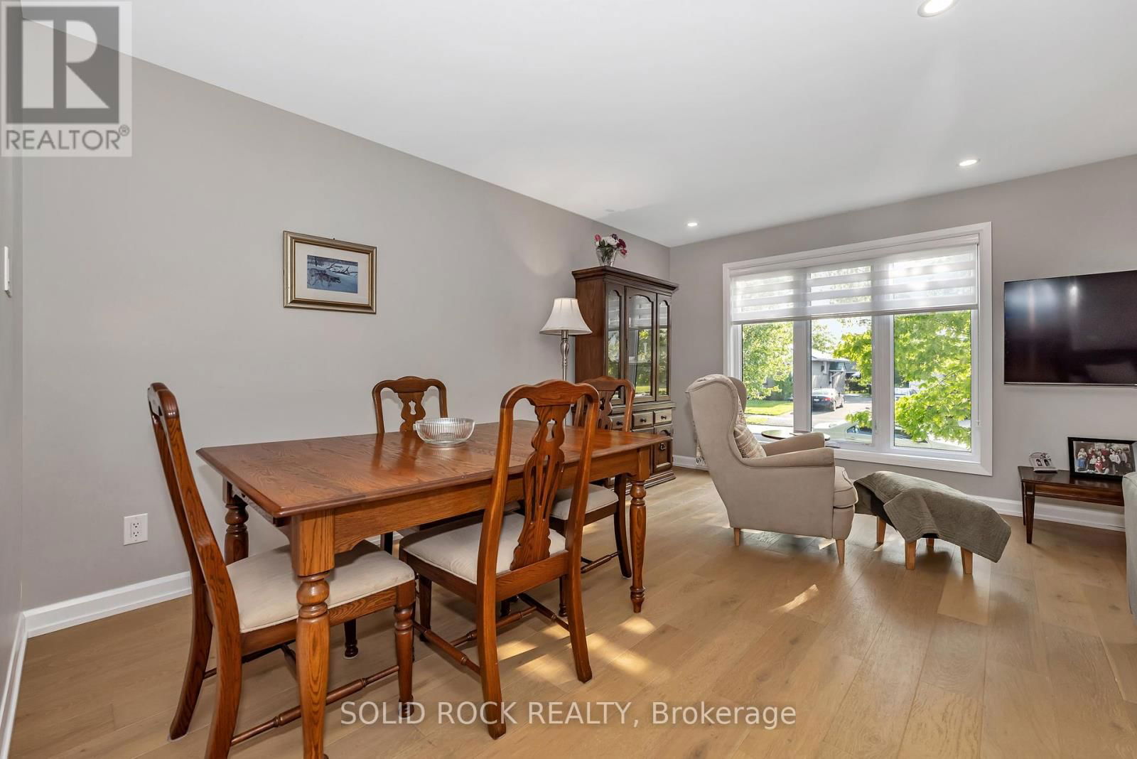 1229 ERINDALE DRIVE Image 5