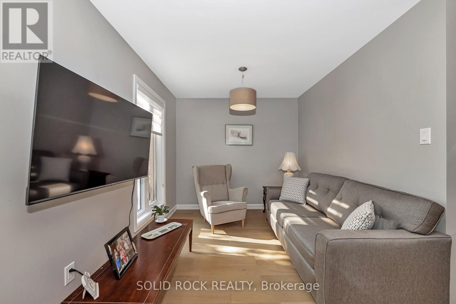 1229 ERINDALE DRIVE Image 9