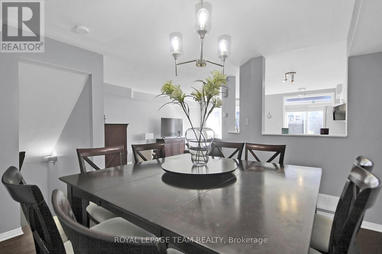214 CITYVIEW CRESCENT Image 12