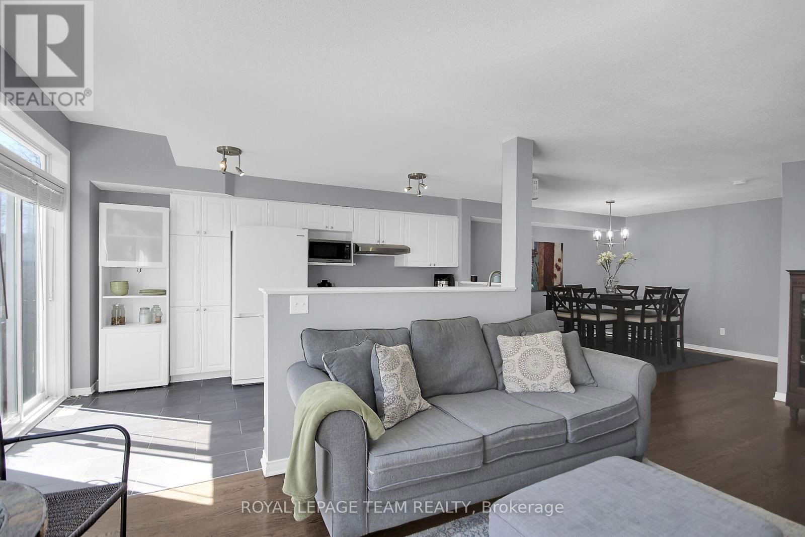 214 CITYVIEW CRESCENT Image 8