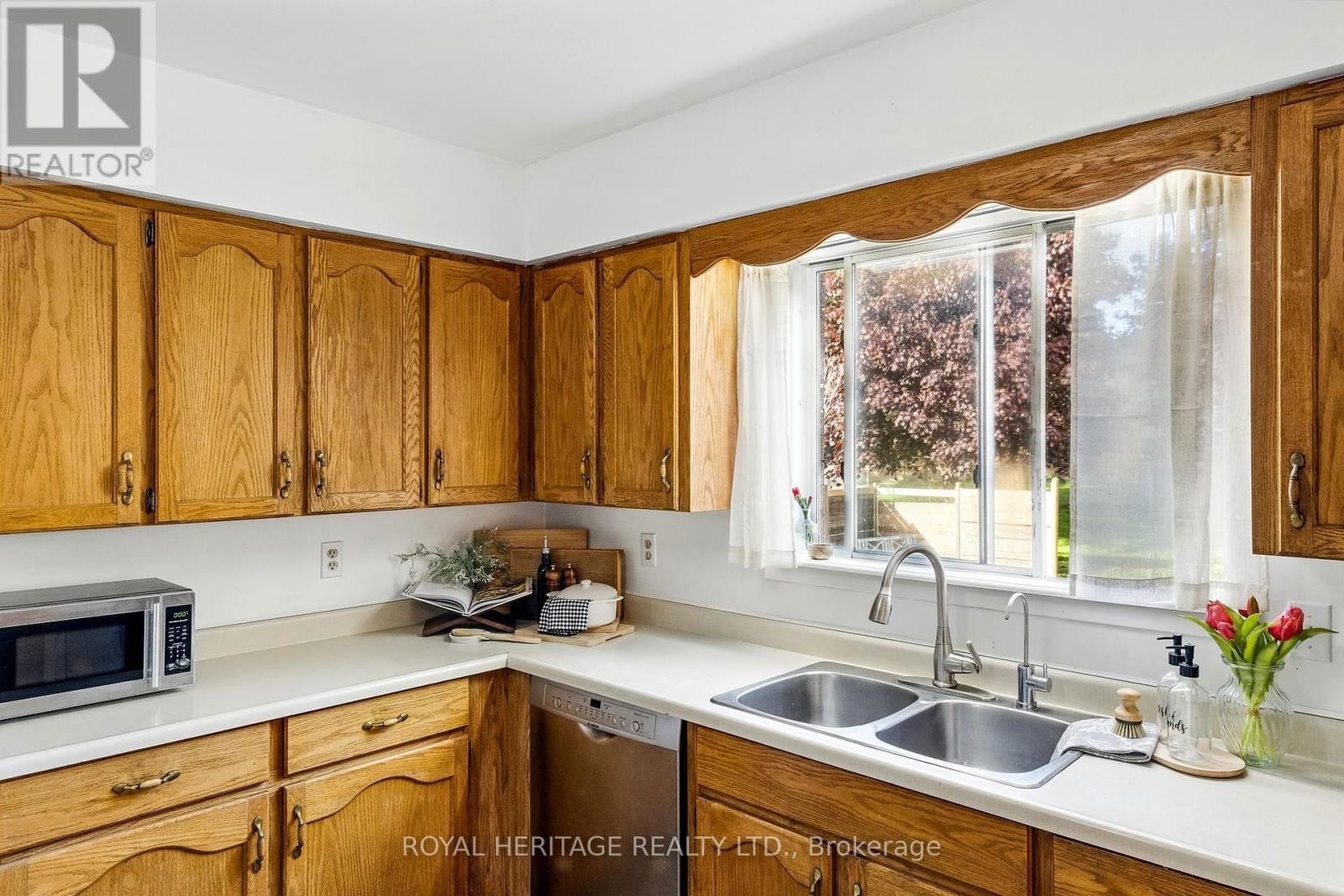83 PINNACLE STREET NORTH Image 12