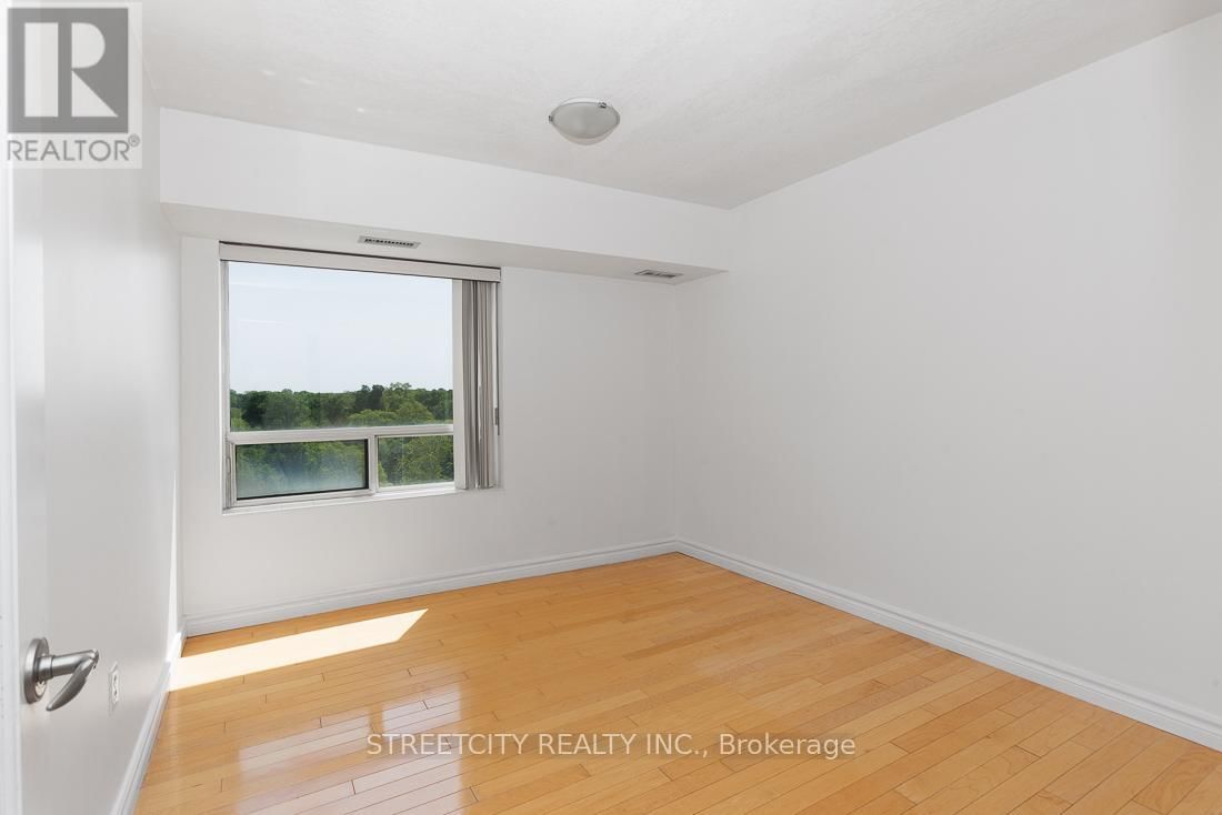 608 - 521 RIVERSIDE DRIVE Image 11