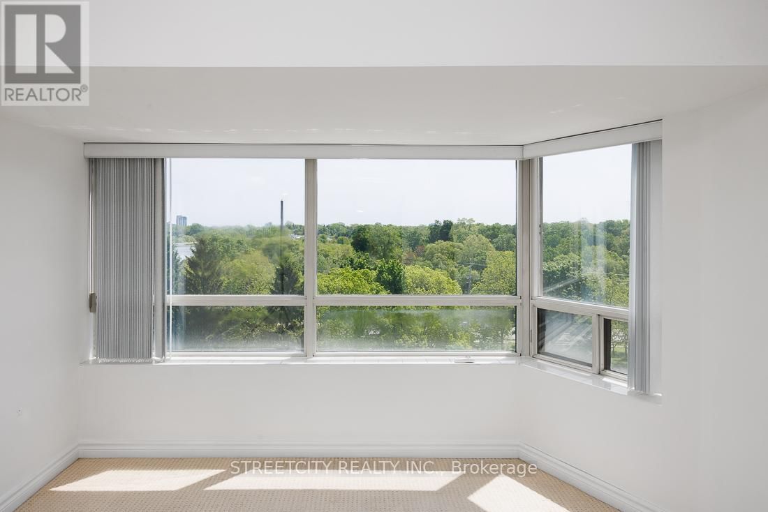 608 - 521 RIVERSIDE DRIVE Image 17
