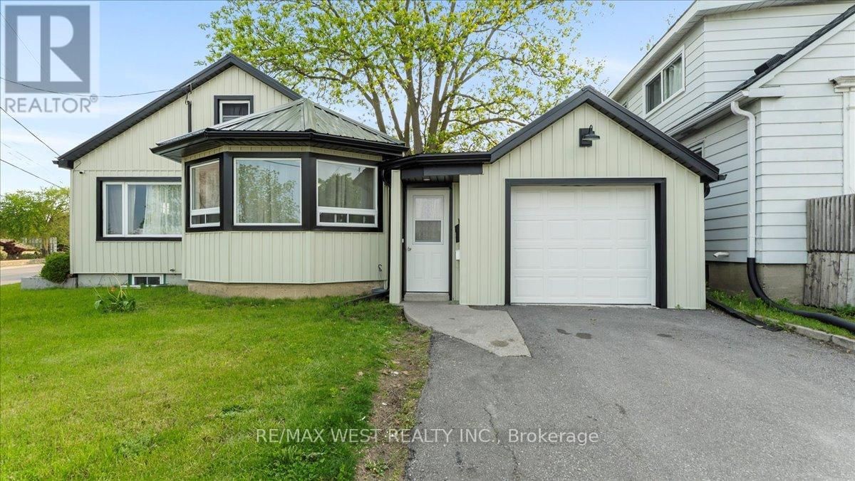 134 DUNDAS STREET WEST Image 1