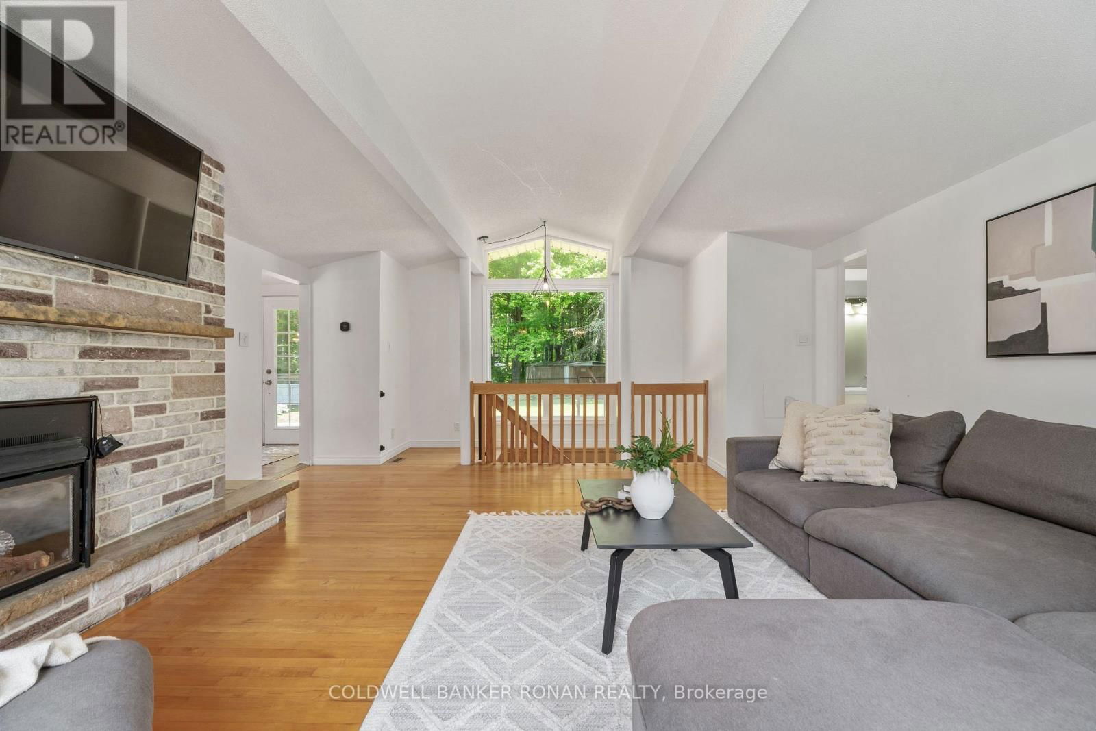 953026 7TH LINE Image 12