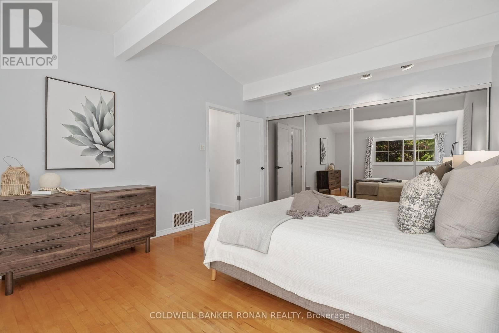 953026 7TH LINE Image 15
