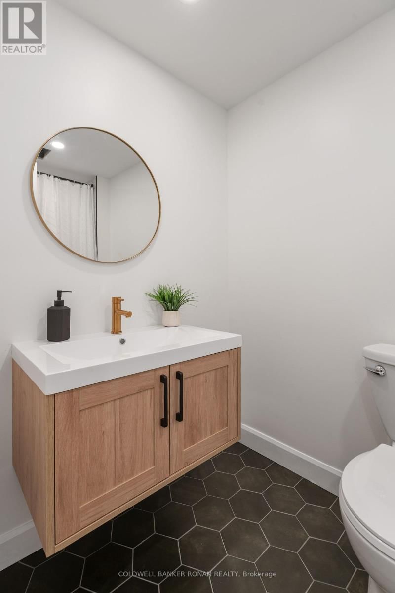 953026 7TH LINE Image 25