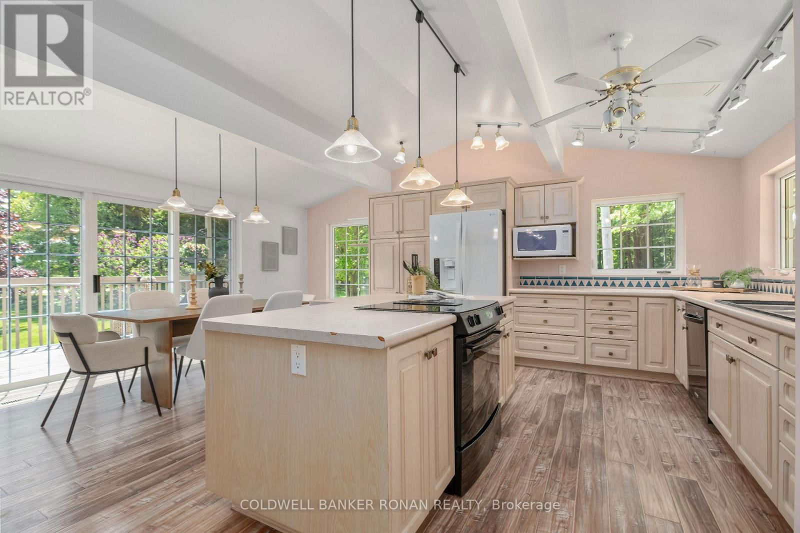 953026 7TH LINE Image 5