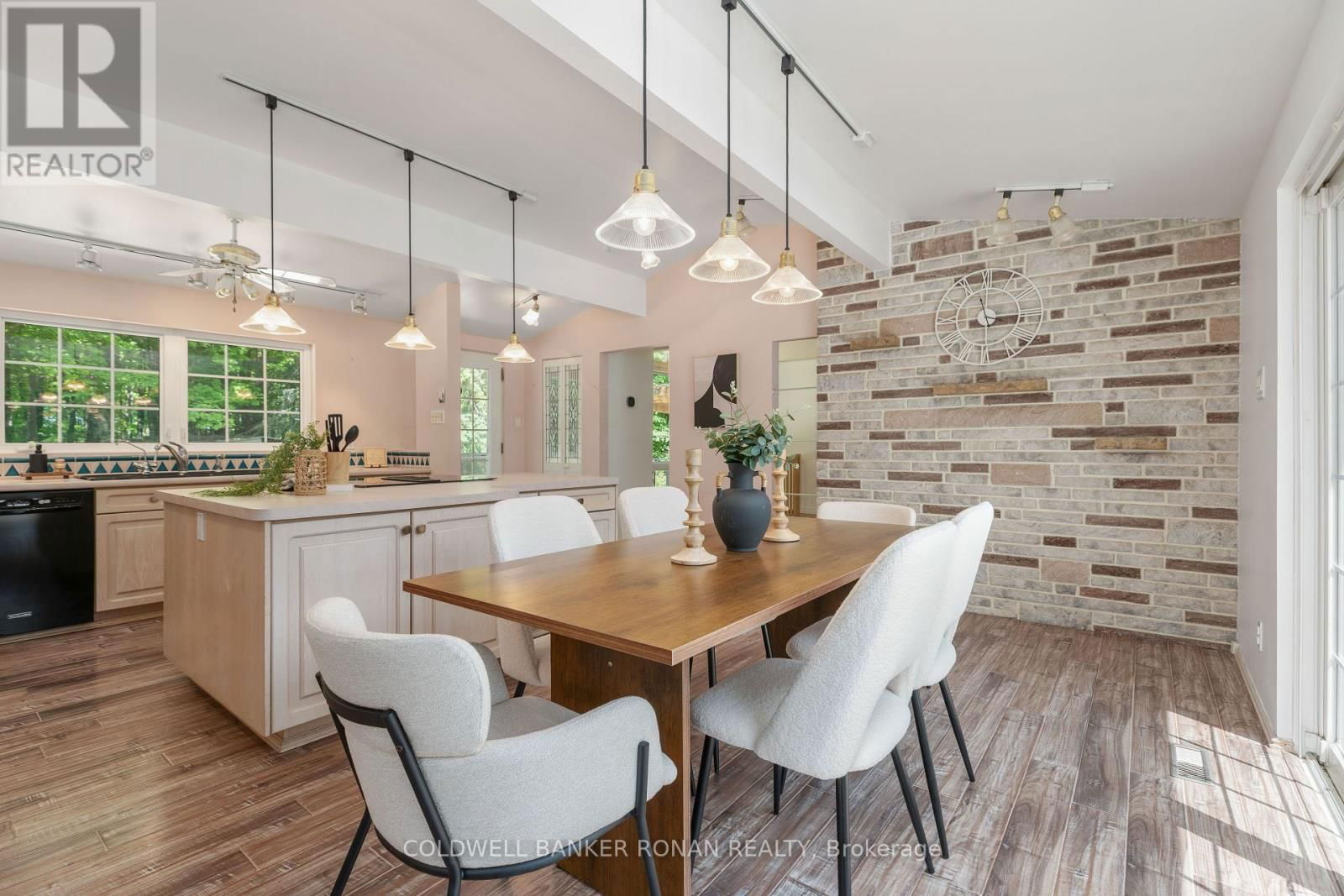 953026 7TH LINE Image 9