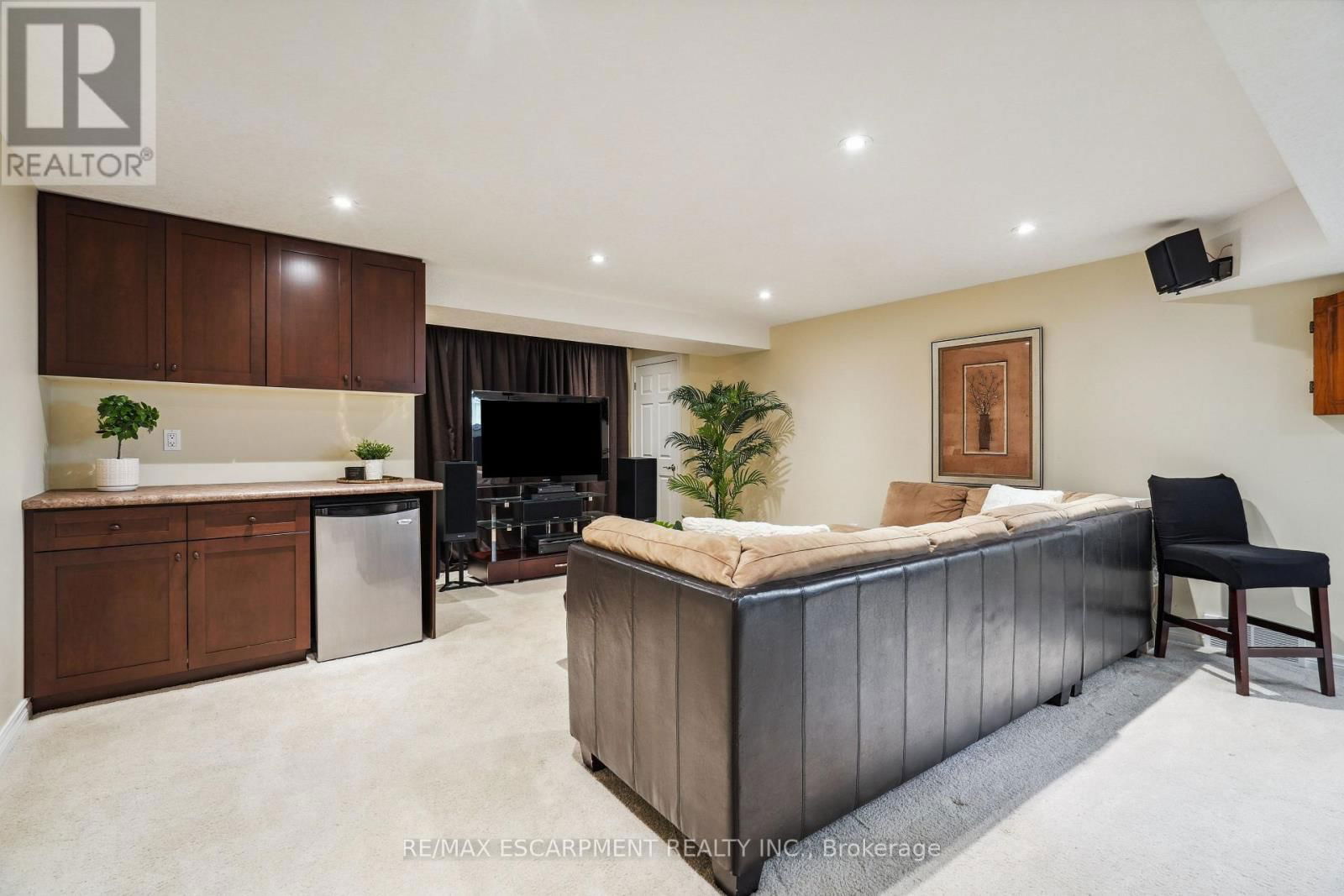 177 WHEELER COURT Image 30