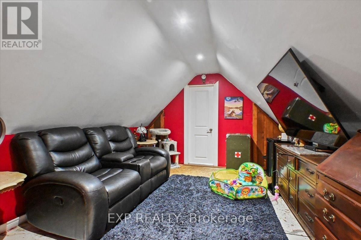 2182 SPRING STREET Image 9
