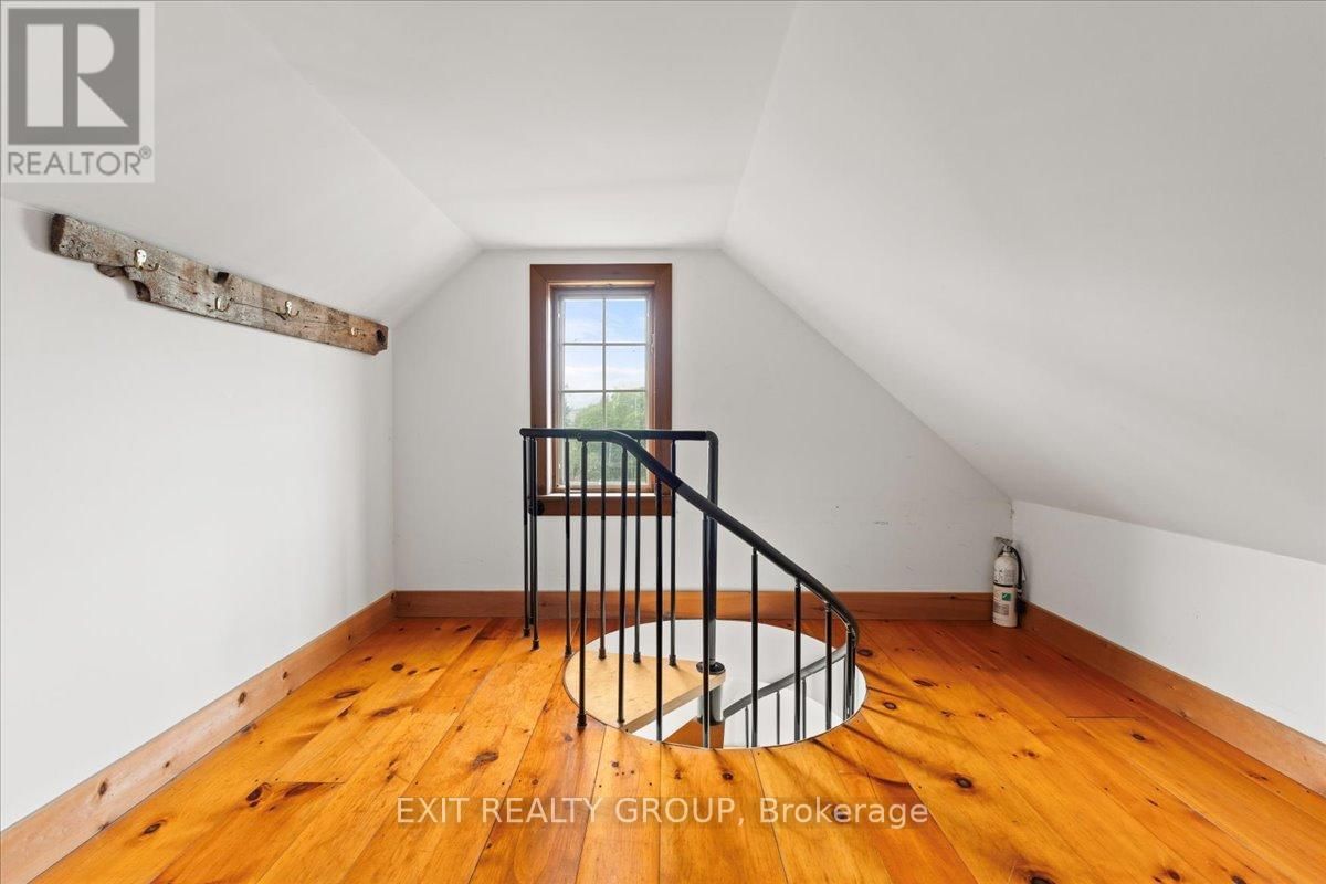 782 COUNTY RD 49 Image 8