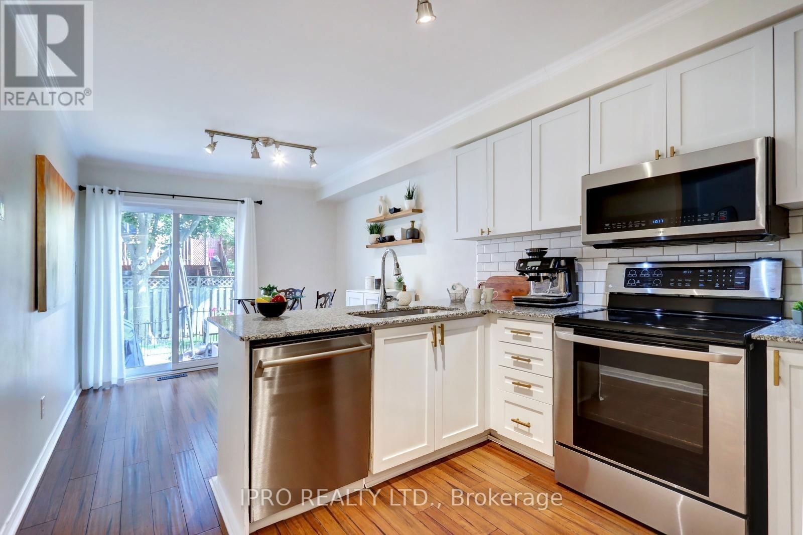 28 - 7 DAVIDSON BOULEVARD Image 8