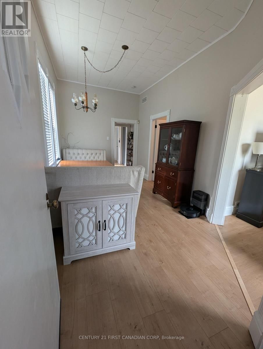 366 SALISBURY STREET Image 12