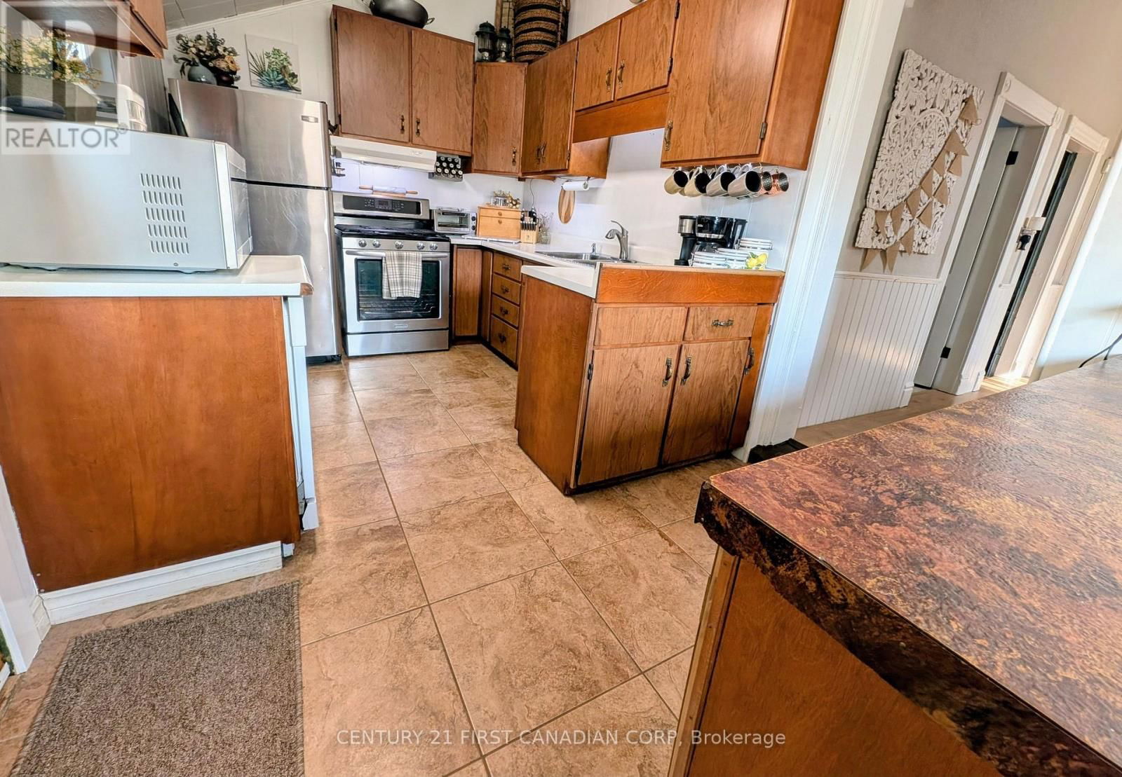 366 SALISBURY STREET Image 13
