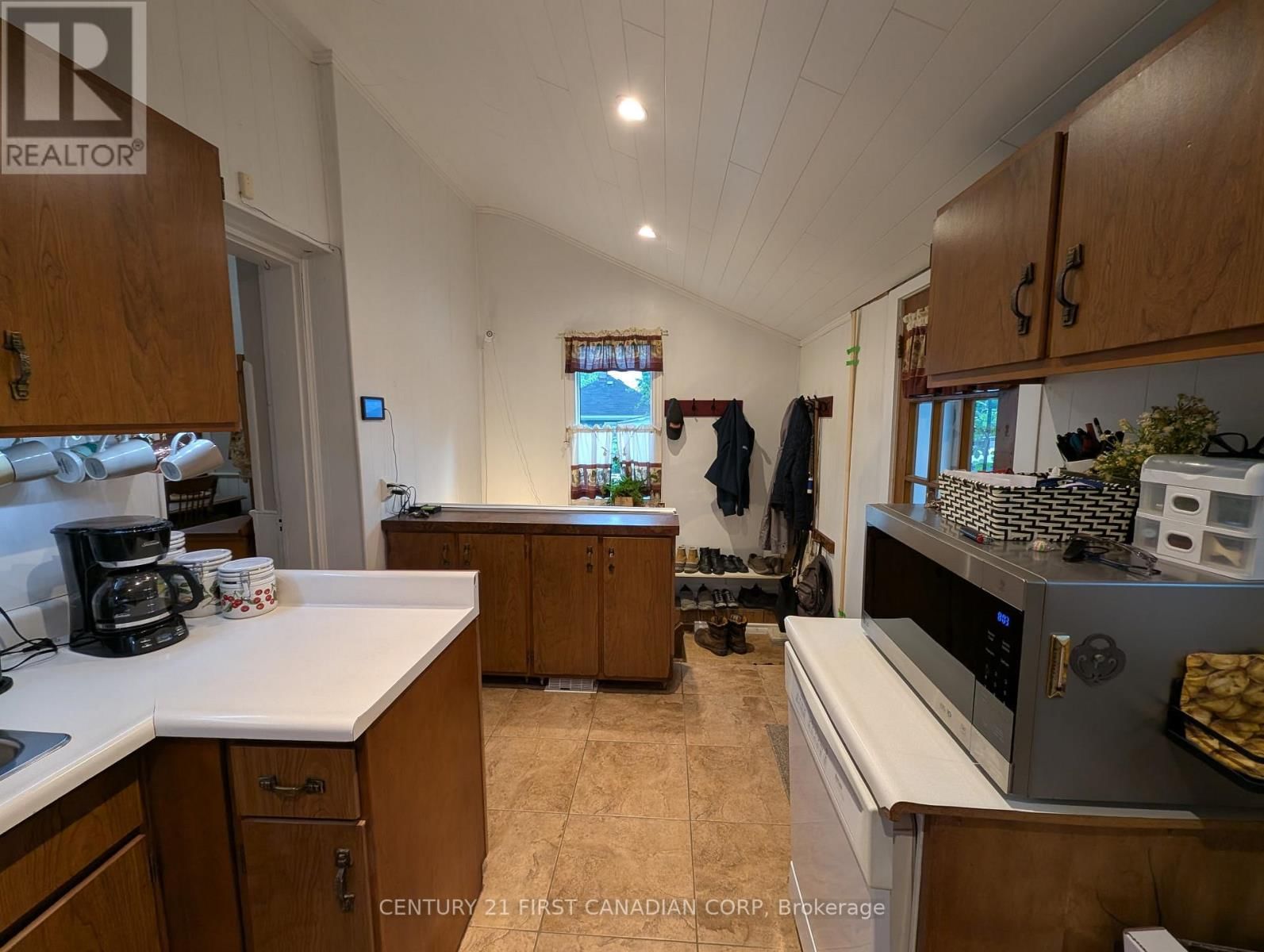 366 SALISBURY STREET Image 14